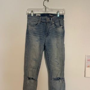 Gap Women’s Straight Leg Lightwash Jeans